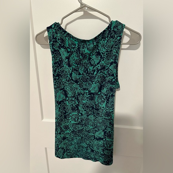 Sofia by Sofia Vergara Sleeveless Top Faux Wrap Top V Neck - Picture 11 of 11